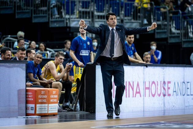 Basketball Berlin 28.09.2021 Saison 2021 2022 1. Bundesliga easyCredit BBL Alba Berlin - Skyliners Frankfurt Israel Gonzalez (Alba Berlin, Trainer)