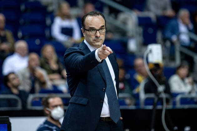 Basketball Berlin 28.09.2021 Saison 2021 2022 1. Bundesliga easyCredit BBL Alba Berlin - Skyliners Frankfurt Diego Ocampo (Frankfurt, Trainer)
