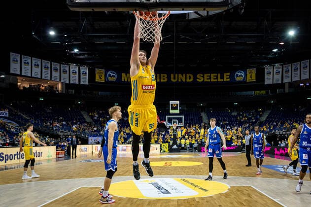 Basketball Berlin 28.09.2021 Saison 2021 2022 1. Bundesliga easyCredit BBL Alba Berlin - Skyliners Frankfurt Ben Lammers (Alba Berlin, No.55)
