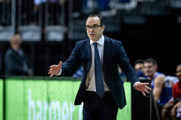 Basketball Berlin 28.09.2021 Saison 2021 2022 1. Bundesliga easyCredit BBL Alba Berlin - Skyliners Frankfurt Diego Ocampo (Frankfurt, Trainer)