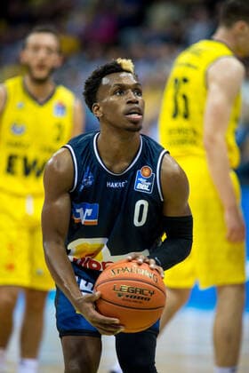 GER, Basketball, EWE Baskets Oldenburg vs Hakro Merlins Crailsheim 25.09.2021, EWE Arena, Oldenburg, GER, easy Credit-BBL, EWE Baskets Oldenburg vs Hakro Merlins Crailsheim, im Bild beim Freiwurf T.J. SHORTS ( Hakro Merlins Crailsheim 0 )