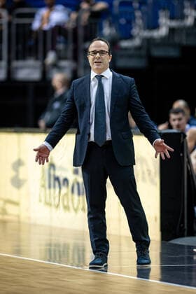 Basketball Berlin 28.09.2021 Saison 2021 2022 1. Bundesliga easyCredit BBL Alba Berlin - Skyliners Frankfurt Diego Ocampo (Frankfurt, Trainer)