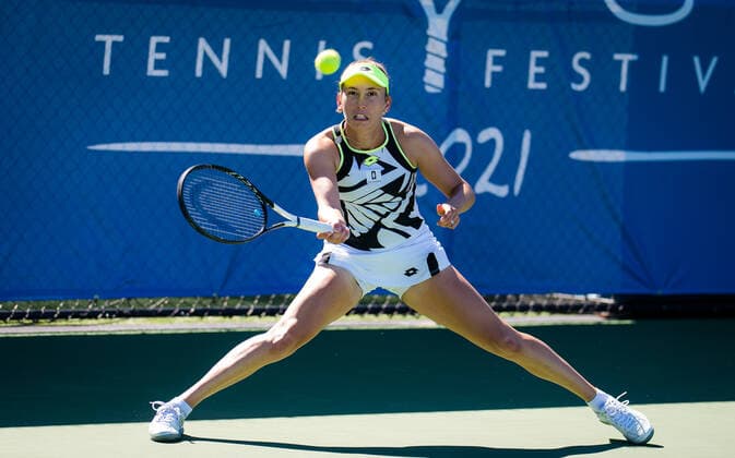 September 28, 2021, CHICAGO, UNITED STATES: Elise Mertens of Belgium in action during the first round of the 2021 Chicago Fall Tennis Classic WTA, Tennis Damen 500 tennis tournament against Dayana Yastremska of Ukraine CHICAGO UNITED STATES - ZUMAa181 20210928_zaa_a181_059 Copyright: xRobxPrangex