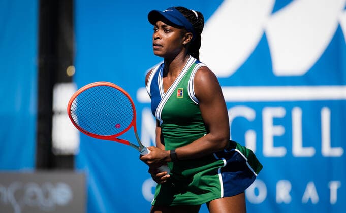September 28, 2021, CHICAGO, UNITED STATES: Sloane Stephens of the United States in action during the first round of the 2021 Chicago Fall Tennis Classic WTA, Tennis Damen 500 tennis tournament against Tamara Zidansek of Slovenia CHICAGO UNITED STATES - ZUMAa181 20210928_zaa_a181_155 Copyright: xRobxPrangex
