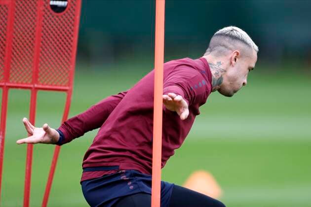 ANTWERPEN, BELGIUM - SEPTEMBER 29 : Radja Nainggolan defender of Antwerp FC during the press conference, PK, Pressekonferenz and training session the day before the Europa League Group D game between Royal Antwerp and Eintracht Frankfurt on September 29, 2021 in Antwerpen, Belgium, 29 09 2021 ( Antwerp FC v Eintracht Frankfurt - Europa League Day_1 PhotoNews Panoramic 