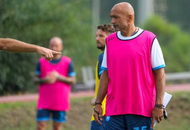 Fu?ball, EL, SC Neapel, Training 6661666 29.09.2021 Napoli?s head coach Luciano Spalletti attends a training session ahead of the Europa League soccer match against Spartak Moscow, at SSC Napoli Konami Training Center, Italy. Alexander Vilf Sputnik Italy Soccer Europa League Napoli Training  aae7909e54f54149