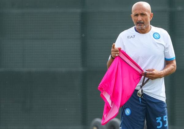 Fu?ball, EL, SC Neapel, Training 6661668 29.09.2021 Napoli?s head coach Luciano Spalletti attends a training session ahead of the Europa League soccer match against Spartak Moscow, at SSC Napoli Konami Training Center, Italy. Alexander Vilf Sputnik Italy Soccer Europa League Napoli Training  e411de49f006076