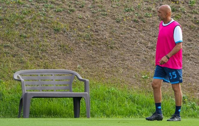 6661687 29.09.2021 Napoli?s head coach Luciano Spalletti attends a training session ahead of the Europa League soccer match against Spartak Moscow, at SSC Napoli Konami Training Center, Italy. Alexander Vilf Sputnik Italy Soccer Europa League Napoli Training  babb4807f089a988