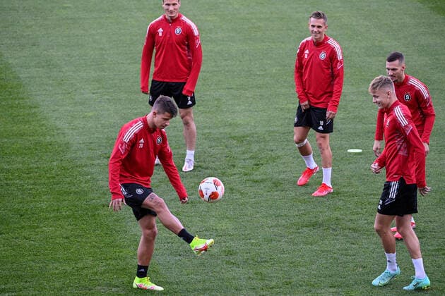 Adam Hlozek of Sparta, left, attends a training prior to Europa League football Group A match Sparta Prague vs Glasgow Rangers in Prague, Czech Republic, September 29, 2021. (CTKxPhoto MichalxKamaryt) CTKPhotoP2021092907774  kmt