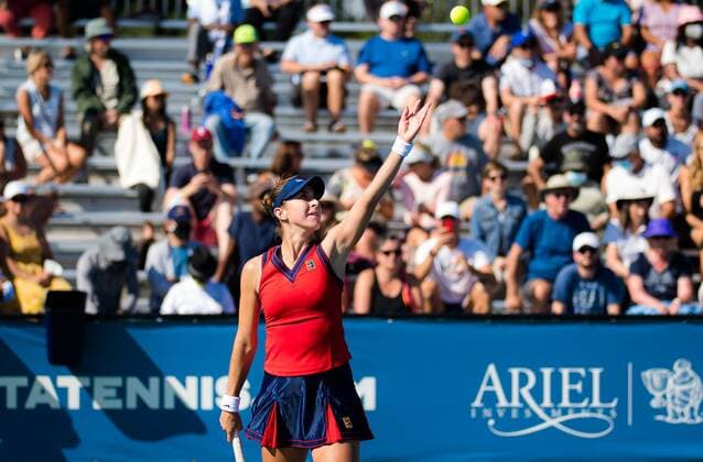 Mandatory Credit: Photo by Rob Prange Shutterstock (12471255bg) Belinda Bencic of Switzerland in action during the first round of the 2021 Chicago Fall Tennis Classic WTA, Tennis Damen 500 tennis tournament Chicago Fall Tennis Classic 2021, Tennis, Chicago, USA - 29 Sep 2021 Chicago Fall Tennis Classic 2021, Tennis, Chicago, USA - 29 Sep 2021  Copyright: xRobxPrange Shutterstockx 12471255bg
