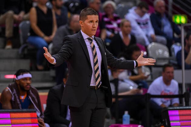 easyCredit BBL, Telekom Baskets Bonn vs. ratiopharm ulm, 29.09.2021 Headcoach Jaka Lakovic (ratiopharm ulm), easyCredit BBL, Telekom Baskets Bonn vs. ratiopharm ulm am 29.09.2021 im Telekom Dome Bonn, Bonn (Nordrhein-Westfalen) Copyright: xBEAUTIFULxSPORTS Mueller-Laschetx