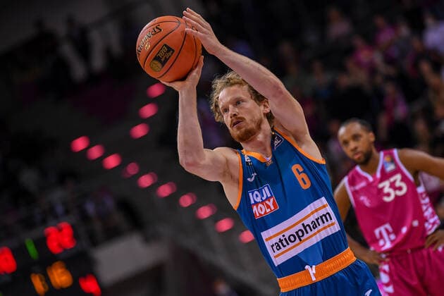 easyCredit BBL, Telekom Baskets Bonn vs. ratiopharm ulm, 29.09.2021 Per Günther (ratiopharm ulm, 6), easyCredit BBL, Telekom Baskets Bonn vs. ratiopharm ulm am 29.09.2021 im Telekom Dome Bonn, Bonn (Nordrhein-Westfalen) Copyright: xBEAUTIFULxSPORTS Mueller-Laschetx