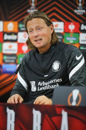 FOOTBALL - The coach Bo Henriksen and Gustav Isaksen of FC Midtjylland, during the press conference, PK, Pressekonferenz before the Europa League match with SC Braga. Estadio Muncipal de Braga, Portugal, 29th September 2021. Photo: IMAGO Pedro Benavente - PUBXNOTXINXPORTUGAL PEDRO BENAVENTE