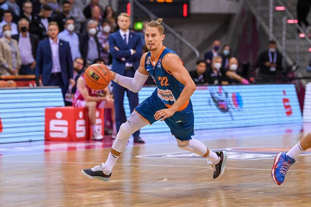 easyCredit BBL, Telekom Baskets Bonn vs. ratiopharm ulm, 29.09.2021 Thomas Kelpeisz (ratiopharm ulm, 22), easyCredit BBL, Telekom Baskets Bonn vs. ratiopharm ulm am 29.09.2021 im Telekom Dome Bonn, Bonn (Nordrhein-Westfalen) Copyright: xBEAUTIFULxSPORTS Mueller-Laschetx