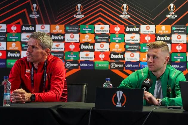 SOCCER - UEFA EL, West Ham vs Rapid LONDON,ENGLAND,29.SEP.21 - SOCCER - UEFA Europa League, group stage, West Ham United vs SK Rapid Wien, preview, press conference, PK, Pressekonferenz Rapid. Image shows head coach Dietmar Kuehbauer and Maximilian Ullmann (Rapid).  GEPAxpictures xPhilippxBrem