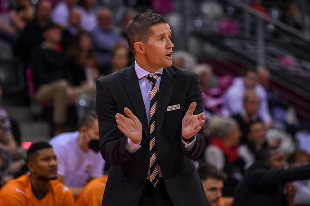 easyCredit BBL, Telekom Baskets Bonn vs. ratiopharm ulm, 29.09.2021 Headcoach Jaka Lakovic (ratiopharm ulm, easyCredit BBL, Telekom Baskets Bonn vs. ratiopharm ulm am 29.09.2021 im Telekom Dome Bonn, Bonn (Nordrhein-Westfalen) Copyright: xBEAUTIFULxSPORTS Mueller-Laschetx
