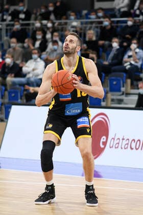 Jonas Wohlfarth-Bottermann (MHP Riesen Ludwigsburg) am Ball, GER, Academics Heidelberg vs. MHP Riesen Ludwigsburg, 29.09.2021, 2. Spieltag easycredit Basketball Bundesliga, Spielzeit 2021 2022. GER, Academics Heidelberg vs. MHP Riesen Ludwigsburg, 29.09.2021, 2. Spieltag easycredit Basketball Bundesliga, Spielzeit 2021 2022 Heidelberg Copyright: xEibner MichaelxMemmlerx EP_MMR