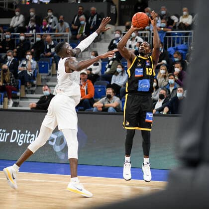 Yorman Polas Bartolo (MHP Riesen Ludwigsburg) beim Wurf, GER, Academics Heidelberg vs. MHP Riesen Ludwigsburg, 29.09.2021, 2. Spieltag easycredit Basketball Bundesliga, Spielzeit 2021 2022. GER, Academics Heidelberg vs. MHP Riesen Ludwigsburg, 29.09.2021, 2. Spieltag easycredit Basketball Bundesliga, Spielzeit 2021 2022 Heidelberg Copyright: xEibner MichaelxMemmlerx EP_MMR