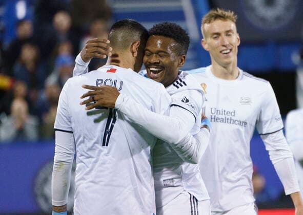 September 29, 2021, Montreal, PQ, Canada: New England Revolution midfielder Wilfrid Kaptoum, right, congratulates teammate forward Gustavo Bou after scoring against the CF Montreal during second half MLS, Fussball Herren, USA action in Montreal on Wednesday, September 29, 2021. Wilfrid Kaptoum Gustavo Bou  - ZUMAc35_ 20210929_zaf_c35_124 Copyright: xPaulxChiassonx