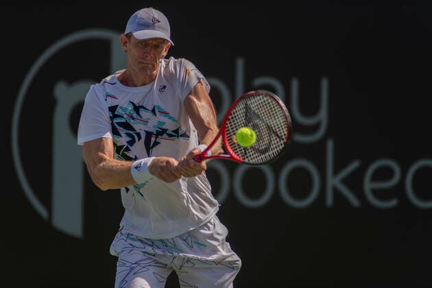 September 29, 2021, San Diego, California, USA: KEVIN ANDERSON of South Africa returns a hit from Daniel Evans of Great Britain at the San Diego Open tennis tournament. San Diego USA - ZUMAb202 20210929_znp_b202_003 Copyright: xDavidxBarakx