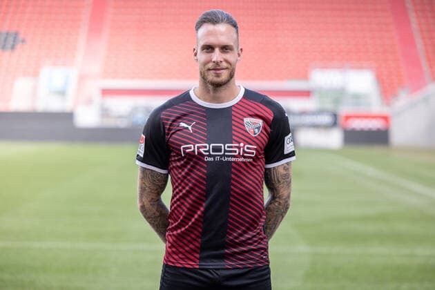 2.BL; FC Ingolstadt 04 - Portraitshooting, Mannschaftsfoto, Patrick Schmidt (32, FCI) 2. Bundesliga - FC Ingolstadt 04 Saison 2021 2022