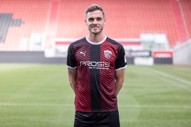 2.BL; FC Ingolstadt 04 - Portraitshooting, Mannschaftsfoto, Nils Roeseler (13, FCI) 2. Bundesliga - FC Ingolstadt 04 Saison 2021 2022