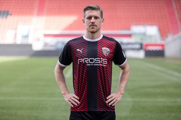 2.BL; FC Ingolstadt 04 - Portraitshooting, Mannschaftsfoto, Denis Linsmayer (23, FCI) 2. Bundesliga - FC Ingolstadt 04 Saison 2021 2022