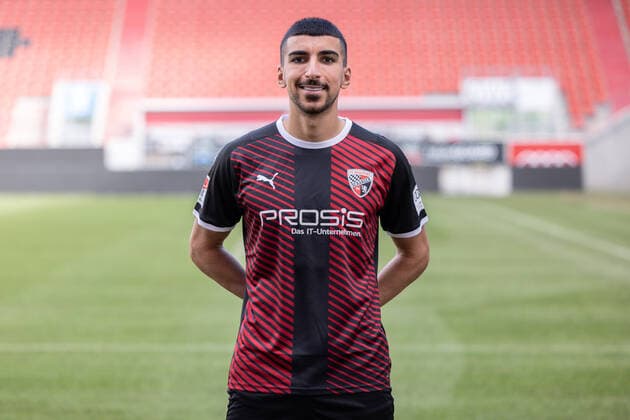 2.BL; FC Ingolstadt 04 - Portraitshooting, Mannschaftsfoto, Nassim Boujellab (8, FCI) 2. Bundesliga - FC Ingolstadt 04 Saison 2021 2022