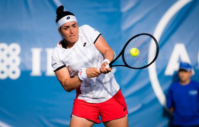 Mandatory Credit: Photo by Rob Prange Shutterstock (12471256d) Ons Jabeur of Tunisia in action during the third round at the 2021 Chicago Fall Tennis Classic WTA, Tennis Damen 500 tennis tournament Chicago Fall Tennis Classic 2021, Tennis, Chicago, USA - 30 Sep 2021 Chicago Fall Tennis Classic 2021, Tennis, Chicago, USA - 30 Sep 2021  Copyright: xRobxPrange Shutterstockx 12471256d