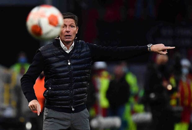 Sport Bilder des Tages 30.09.2021, xjhx, Fussball UEFA Europa League, Royal Antwerpen - Eintracht Frankfurt emspor, v.l. Trainer Oliver Glasner (Eintracht Frankfurt) zautz gestikuliert (DFL DFB REGULATIONS PROHIBIT ANY USE OF PHOTOGRAPHS as IMAGE SEQUENCES and or QUASI-VIDEO) Antwerpen
