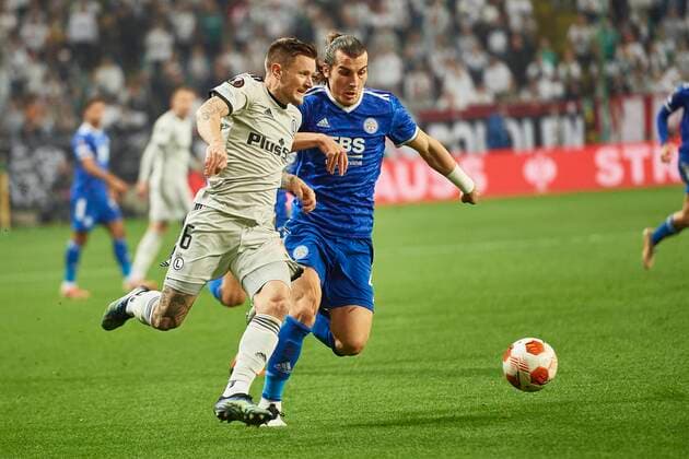 30.09.2021 WARSZAWA, PILKA NOZNA (FOOTBALL) UEFA LIGA EUROPY (UEFA EUROPA LEAGUE) FAZA GRUPOWA MECZ LEGIA WARSZAWA - LEICESTER CITY FC NZ. MATTIAS JOHANSSON, CAGLAR SOYUNCU FOTO RADOSLAW JOZWIAK CYFRASPORT NEWSPIX.PL --- Newspix.pl  RJ2_7975