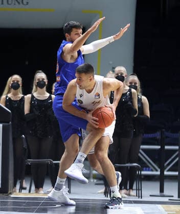Goran Huskic (Syntainics MBC Team), Benedikt Turudic (Basketball Loewen Braunschweig)
