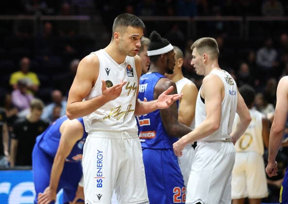 Löwen Braunschweig vs. MBC, BBL Braunschweig, 30.09.2021, BASKETBALL - easyCredit BBL Basketball Bundesliga, Löwen Braunschweig vs. SYNTAINICS MBC, Saison 2021 22. Benedikt Turudic (Löwen Braunschweig) Braunschweig