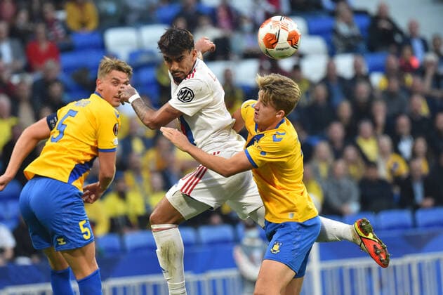 Lucas Paqueta (lyon) vs Andreas Maxso et Henrik Heggheim (brondby) FOOTBALL : Olympique Lyonnais vs Brondby IF - Ligue Europa - 30 09 2021 FredericChambert Panoramic 