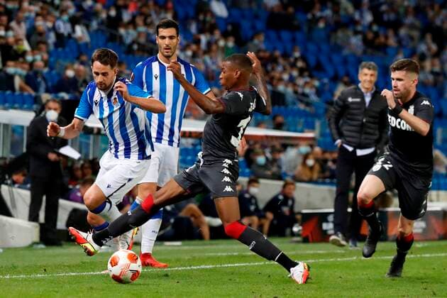 Real Sociedad s winger Adnan Januzaj (L) in action against Monaco s Brazilian midfielder Jean Lucas (C) during the UEFA Europa League group B soccer match between Real Sociedad and AS Monaco at Reale Arena stadium in San Sebastian, Basque Country, Spain, 30 September 2021. Real Sociedad - AS Monaco !ACHTUNG: NUR REDAKTIONELLE NUTZUNG!  Copyright: xJavierxEtxezarretax GRAF2473 20210930-d4656ef5a829068a9f653825ec3c9ef85d8f8e53