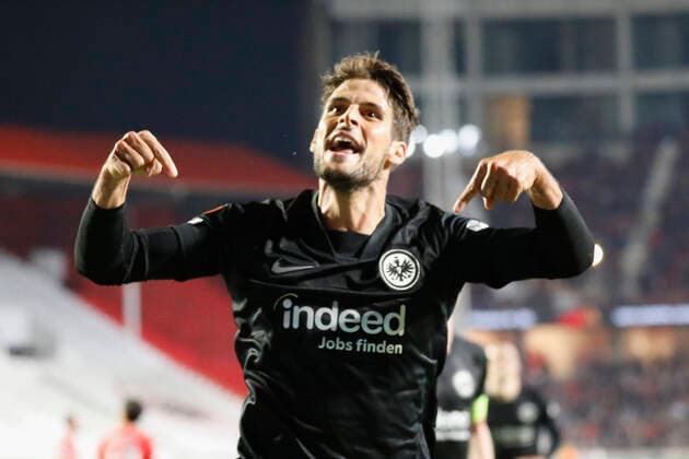 30.09.2021, Fussball, Europa League, 2021 - 2022, Royal Antwerpen - Eintracht Frankfurt, BEL, Antwerpen, Bosuilstadion Bild: v. li. Torschuetze Goncalo Paciencia (Eintracht Frankfurt), Jubel nach dem Tor zum 1:0, jubelnd, bejubelt, jubelt, jubeln, emotionen Copyright: HMBxMedia xHeikoxBecker