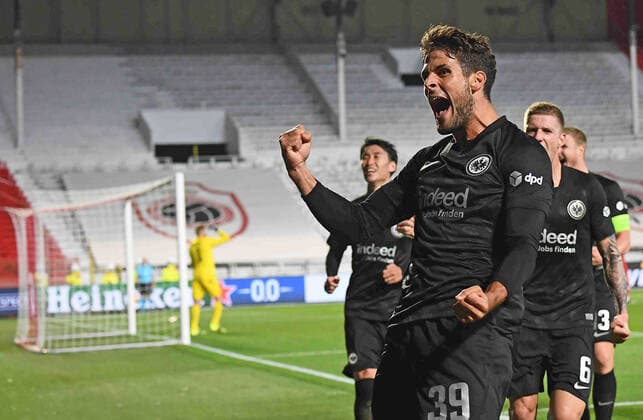 30.09.2021, xjhx, Fussball UEFA Europa League, Royal Antwerpen - Eintracht Frankfurt emspor, v.l. Torjubel nach dem Tor zum celebrating the goal celebrate 0:1 durch Goncalo Paciencia (Eintracht Frankfurt) (DFL DFB REGULATIONS PROHIBIT ANY USE OF PHOTOGRAPHS as IMAGE SEQUENCES and or QUASI-VIDEO) Antwerpen
