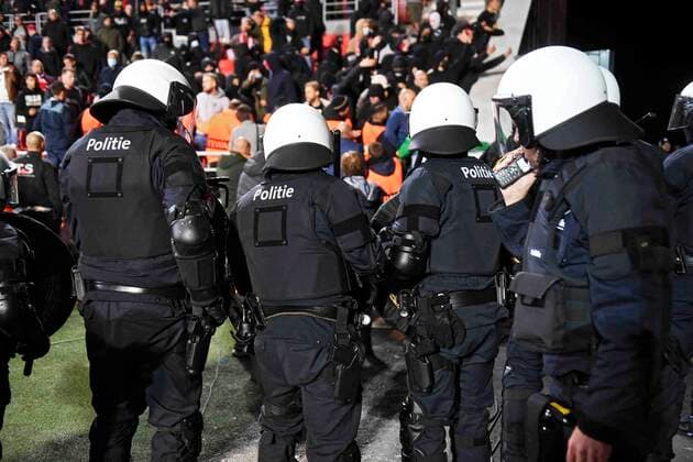 ANTWERPEN, BELGIUM - SEPTEMBER 30 : troubles with the fans of Antwerp and police pictured during uefa europa league match between FC Antwerp and Eintracht Frankfurt on september 30, 2021 in Antwerpen, Belgium, 30 09 2021 ( FC Antwerp v Eintracht Frankfurt PhotoNews Panoramic 