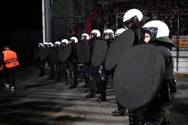 ANTWERPEN, BELGIUM - SEPTEMBER 30 : troubles with the fans of Antwerp and police pictured during uefa europa league match between FC Antwerp and Eintracht Frankfurt on september 30, 2021 in Antwerpen, Belgium, 30 09 2021 ( FC Antwerp v Eintracht Frankfurt PhotoNews Panoramic 