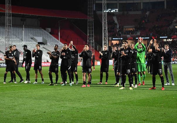 30.09.2021, xjhx, Fussball UEFA Europa League, Royal Antwerpen - Eintracht Frankfurt emspor, v.l. Jubel Freude über den Sieg bei den Spielern (DFL DFB REGULATIONS PROHIBIT ANY USE OF PHOTOGRAPHS as IMAGE SEQUENCES and or QUASI-VIDEO) Antwerpen