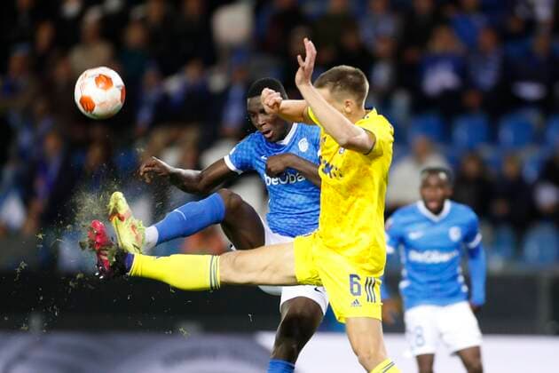 GENK, BELGIUM - SEPTEMBER 30 : Paul Onuachu forward of KRC Genk and Rasmus Lauritsen defender of Dinamo Zagreb during the UEFA Europa League Group stage H match between KRC Genk and Dinamo Zagreb on September 30, 2021 in Genk, Belgium, 30 09 2021 ( KRC Genk v Dinamo Zagreb - UEFA Europa League PhotoNews Panoramic 
