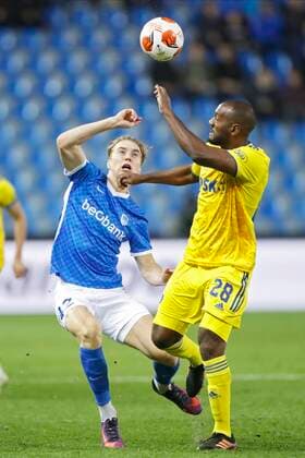 GENK, BELGIUM - SEPTEMBER 30 : Kristian Thorstvedt midfielder of KRC Genk and Kevin Theophile Catherine defender of Dinamo Zagreb during the UEFA Europa League Group stage H match between KRC Genk and Dinamo Zagreb on September 30, 2021 in Genk, Belgium, 30 09 2021 ( KRC Genk v Dinamo Zagreb - UEFA Europa League PhotoNews Panoramic 