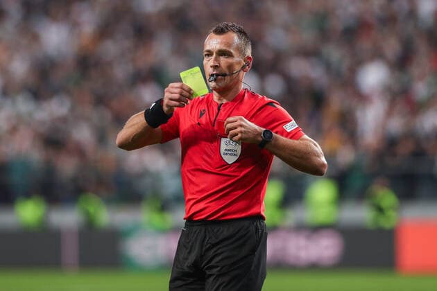 30.09.2021 Warszawa Pilka nozna Liga Europy 2021 2022, faza grupowa Legia Warszawa - Leicester City N z sedzia Ivan Bebek, zolta kartka Foto Adam Starszynski PressFocus 30.09.2021 Warsaw Football Europa League 2021 2022, group stage Legia Warszawa - Leicester City sedzia Ivan Bebek, zolta kartka Credit Adam Starszynski PressFocus NEWSPIX.PL --- Newspix.pl  20210930PF_AS258