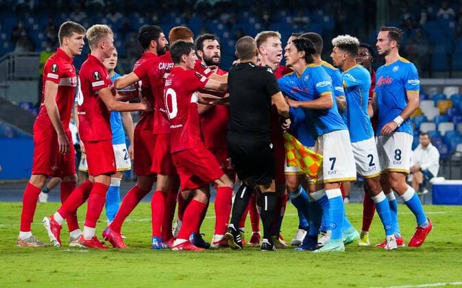 6663178 30.09.2021 Spartak s and Napoli s players clash during the Europa League soccer match between Napoli and Spartak Moscow, at Diego Armando Maradona stadium, in Naples, Italy. Alexander Vilf Sputnik Italy Soccer Europa League Napoli - Spartak  891f535c54b03798