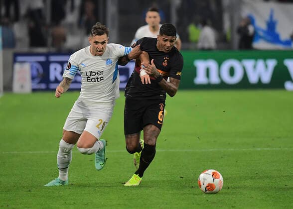 Pol Lirola (OM) vsPatrick van aaanholt FOOTBALL : OM vs Galatasaray - 30 09 2021 Mao Panoramic 