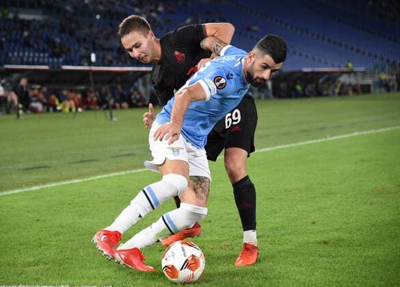 6663219 30.09.2021 Lazio s Elseid Hysaj, left, and Lokomotiv s Daniil Kulikov struggle for a ball during the Europa League soccer match between Lazio Rome and Lokomotiv Moscow, at Diego Armando Maradona stadium, in Rome, Italy. Giuseppe Maffia Sputnik Italy Soccer Europa League Lazio - Lokomotiv  65341ef81301d71e
