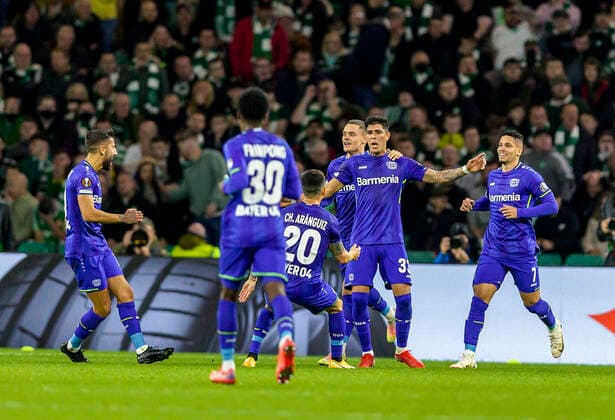 Piero Hincapie of Bayer 04 Leverkusen celebrates with his team-mates after opening the scoring during the Europa League Group G match between Celtic and Bayer 04 Leverkusen at Celtic Park, Glasgow  Copyright: xKennyxRamsay,x78xNewarkxStreet,xGreenockxPA16x7TFxRenfrewshire,xScotlandx