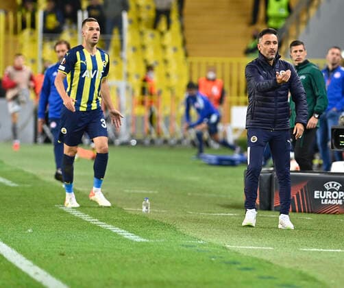 Filip Novak and Coach Vitor Pereira of Olympiakos during the UEFA Europa League Group D match between Fenerbahce and Olympiakos at Ulker Stadium in Istanbul , Turkey on September 30 , 2021. 