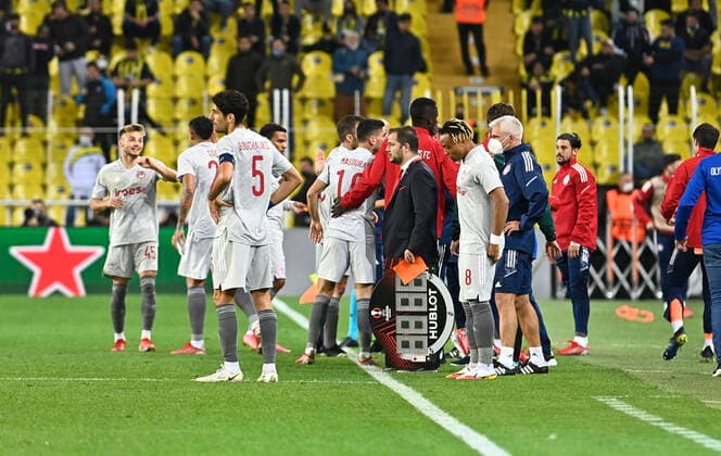 Olympiakos players celebrates for Georgios Masouras s goal during the UEFA Europa League Group D match between Fenerbahce and Olympiakos at Ulker Stadium in Istanbul , Turkey on September 30 , 2021. 