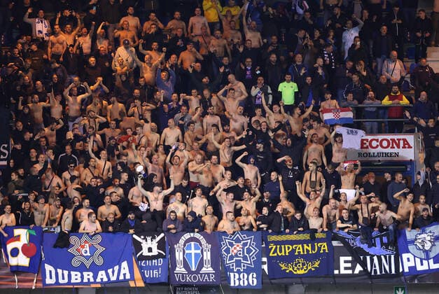 Sport Bilder des Tages KRC Genk v Dinamo Zagreb: Group H - UEFA Europa League GENK, BELGIUM - SEPTEMBER 30: Supporters of Dinamo Zagreb during the UEFA Europa League group H match between KRC Genk and Dinamo Zagreb at Luminus Arena on September 30, 2021 in Genk, Belgium. MarkoxPrpic PIXSELL